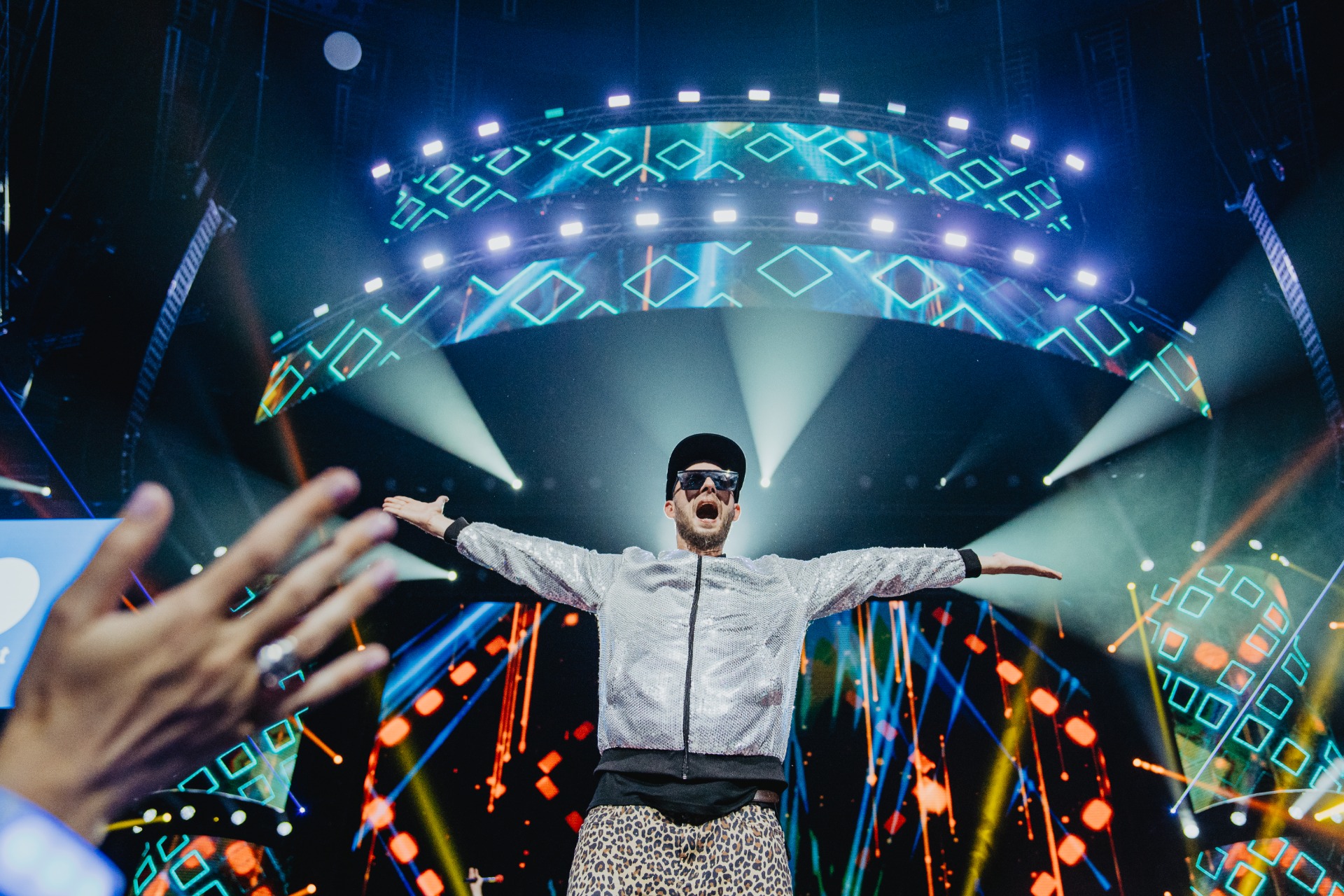 DJ